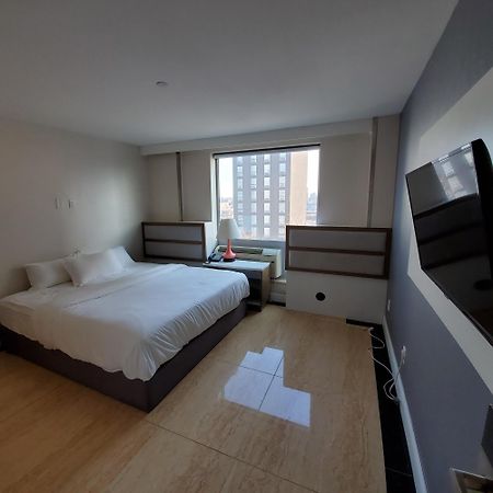 Mayfair Inn And Suites Ню Йорк Екстериор снимка