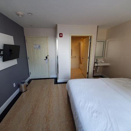 Mayfair Inn And Suites Ню Йорк Екстериор снимка