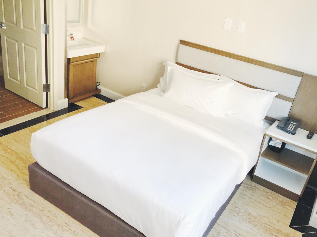 Mayfair Inn And Suites Ню Йорк Екстериор снимка
