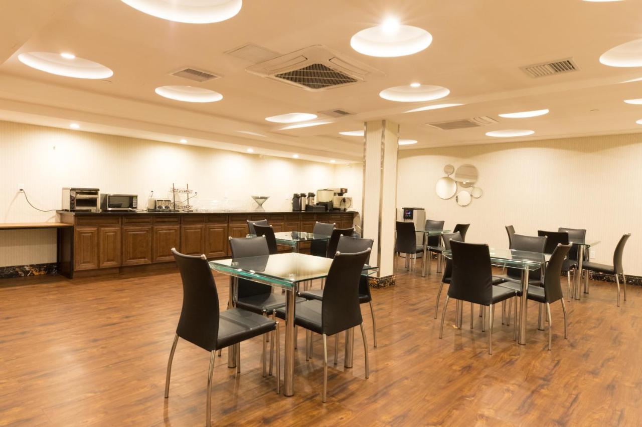 Mayfair Inn And Suites Ню Йорк Екстериор снимка