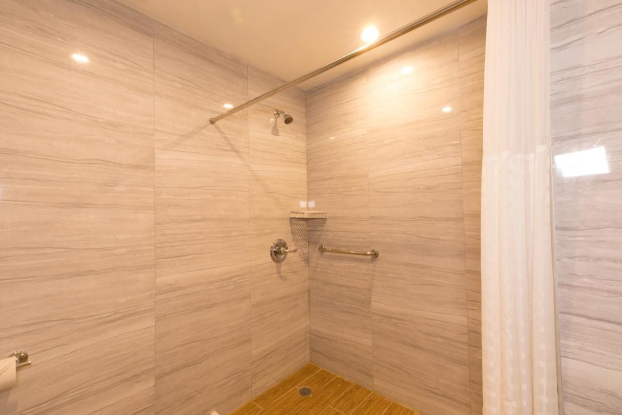 Mayfair Inn And Suites Ню Йорк Екстериор снимка
